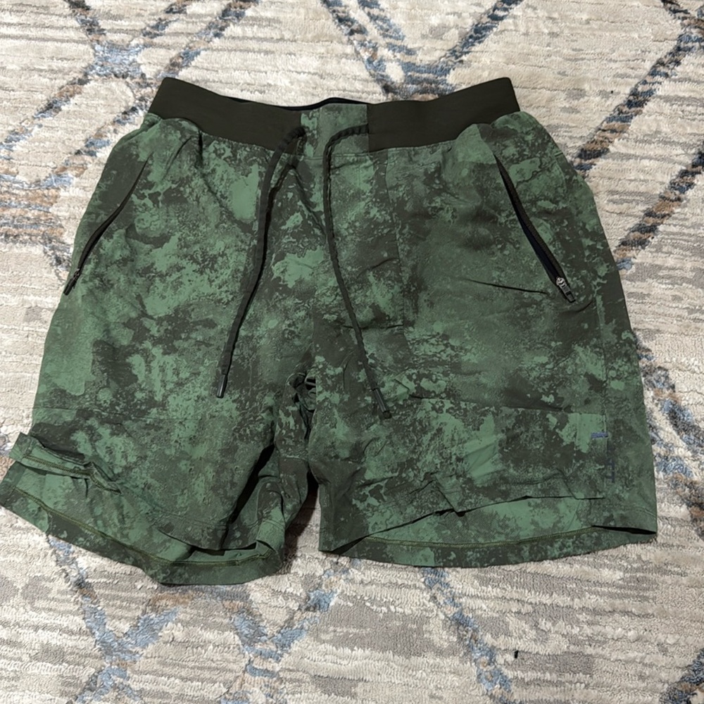 Lululemon license to train shorts 7” inseam size M